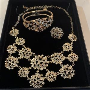 RING - White House Black Market